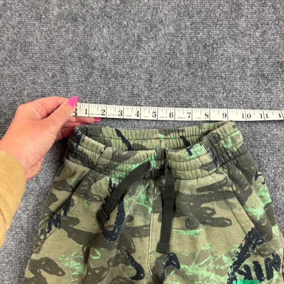 NIKE Boys Cut Off Sweat pant shorts Green Camo size: Small - Picture 5 of 7
